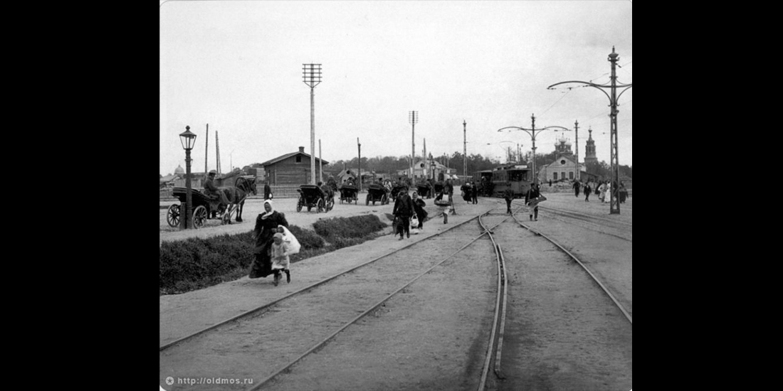 Прибытие парового трамвая на Миусскую заставу. По маршруту паровичка №6. Фото 1906 г. 