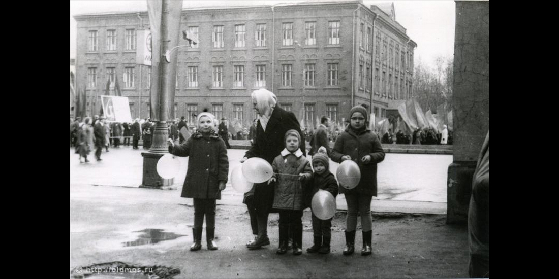 Вид на бывшее здание женской гимназии в 1972-1974 гг. Из семейного архива С.Бражникова