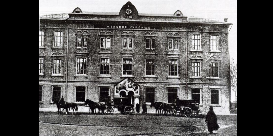 Прибытие гостей на октрытие женской гимназии 1910 г. 