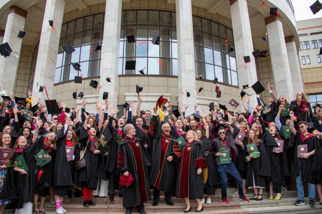 Вручение дипломов выпускникам бакалавриата и магистратуры 2023 года