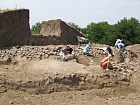 Расчистка каменных конструкций в насыпи кургана