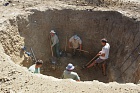 Выборка заполнения скифской могильной ямы (извлечение просевшего грунта насыпи скифского кургана и провалившейся части деревянно-земляного перекрытия).