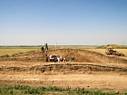 Зачистка стратиграфической стенки в ходе раскопок насыпи