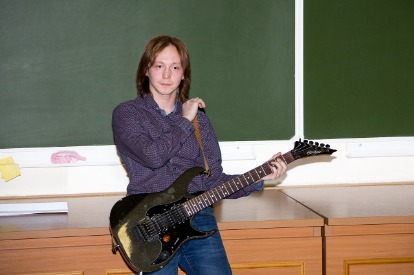 Илья Земляной – гитара